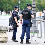В Париже три женщины получили ножевые ранения; сообщается, что нападавший заявил: «Аллах послал меня убивать женщин»