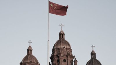 В Китае религиозный контроль распространяется не только на работников государственных больниц, но и на родителей учащихся