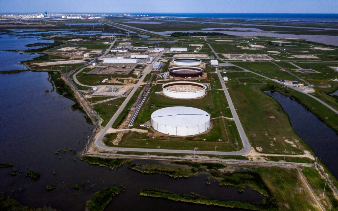 Стратегический нефтяной резерв США находится на самом низком уровне с 1982 года