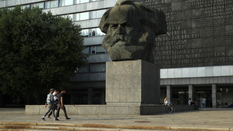 Памятник Карлу Марксу в центре города Хемниц, Германия, 29 августа 2018 года. (Шон Галлап/Getty Images)