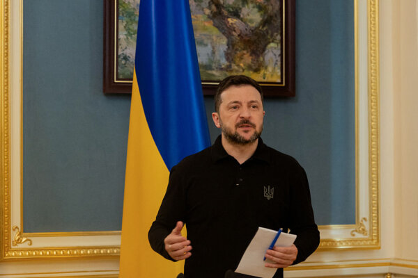 Президент Украины Владимир Зеленский выступает на пресс-конференции в Киеве 22 апреля 2025 года. (Татьяна Джафарова / AFP через Getty Images) | Epoch Times Media