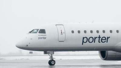 Отказ ребенка пристегнуться ремнем безопасности привел к отмене рейса в Торонто