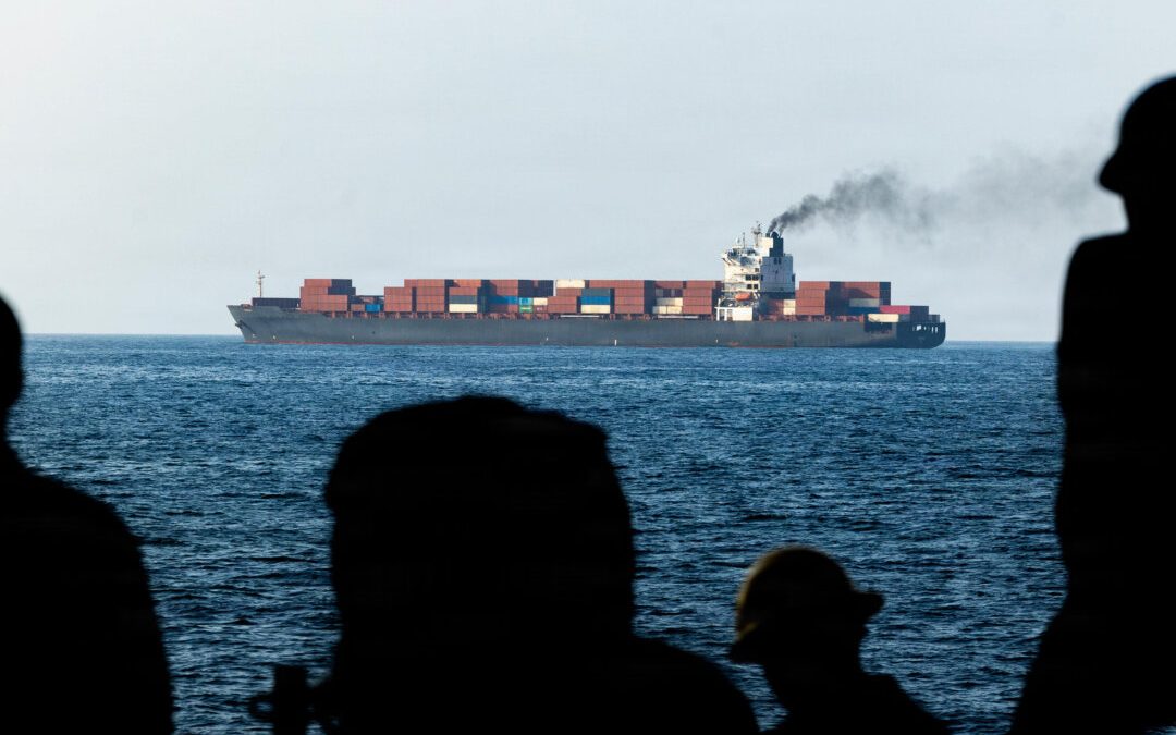 Британская группа сообщила о нападении на грузовое судно в Красном море у берегов Йемена, в результате которого есть жертвы