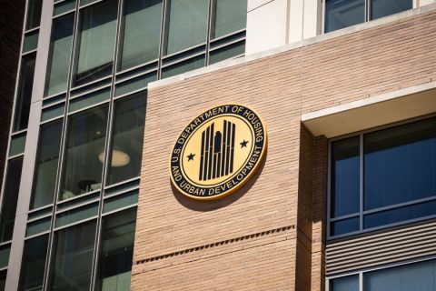 Здание Министерства жилищного строительства и городского развития США в Александрии, штат Вирджиния, 29 мая 2026 года. (Мадалина Килрой/The Epoch Times) | Epoch Times Media
