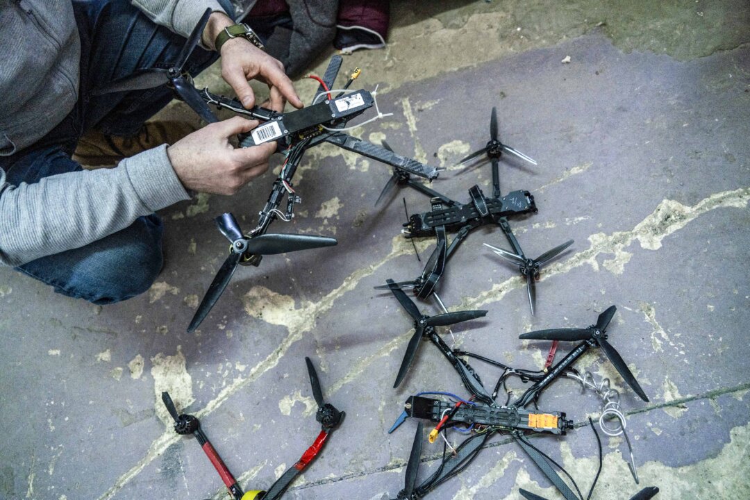 Украинские беспилотники в Белгороде, главном городе Белгородской области на западе России, граничащей с Украиной, 12 марта 2026 года, на фоне продолжающегося российско-украинского конфликта. (Андрей Бородулин / AFP via Getty Images) | Epoch Times Media