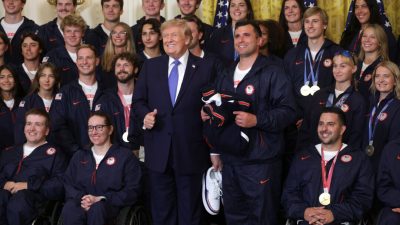 Трамп празднует достижения сборной США на зимних Олимпийских играх