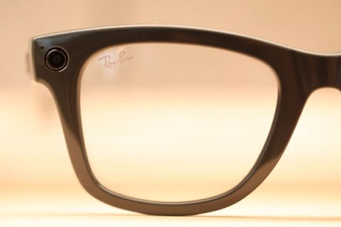 Смарт-очки Ray-Ban демонстрируются во время предварительного показа для СМИ в новом магазине Meta Store в Берлингейме, штат Калифорния, 4 мая 2022 года. (Джастин Салливан/Getty Images) | Epoch Times Media