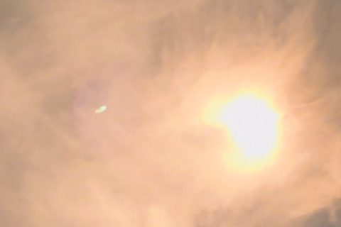 На этом стоп-кадре, полученном из видео, запечатлен взрыв китайской ракеты-носителя Long March 7A во время старта с космодрома Вэньчан в южной островной провинции Хайнань, Китай, 10 августа 2026 года. (Социальные сети через Reuters) | Epoch Times Media