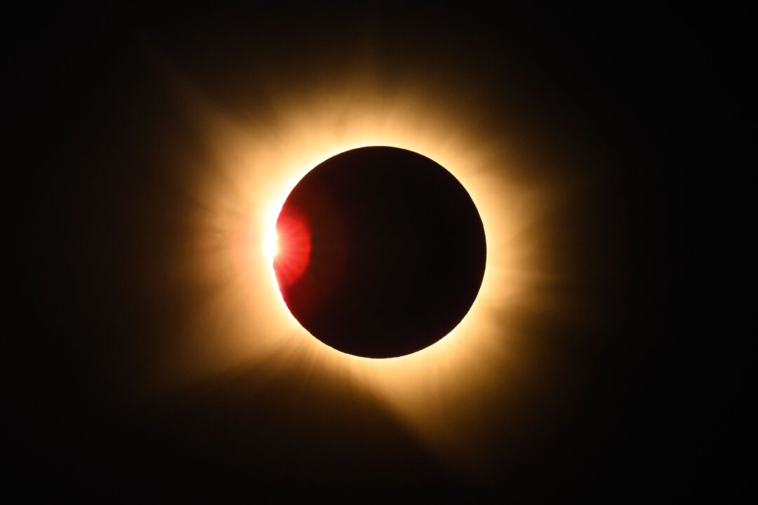 Полное солнечное затмение в Паленсии, Испания, 12 августа 2026 года. (Леон Нил/Getty Images) | Epoch Times Media