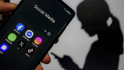 Верховный суд Франции заблокировал поддержанный Макроном запрет на использование социальных сетей лицами младше 15 лет