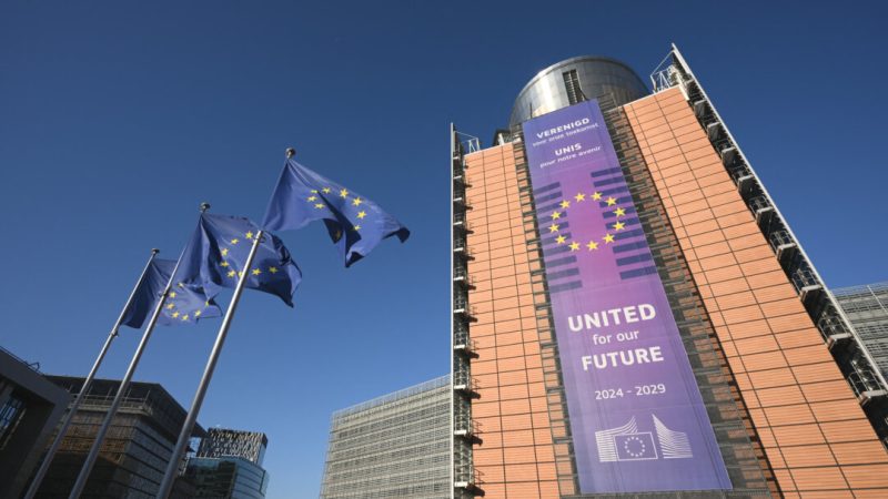 Здание Берлаймонт, штаб-квартира Европейской комиссии, в Брюсселе, 15 декабря 2025 года. (Nicolas Tucat/AFP via Getty Images)