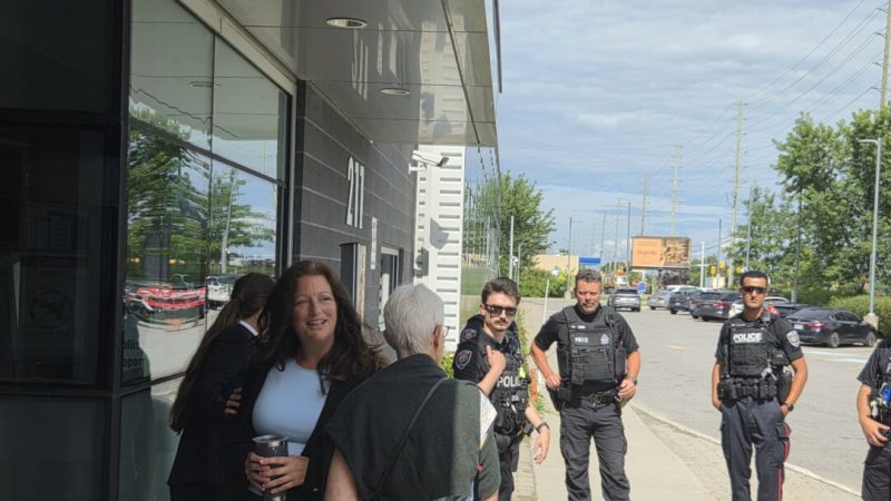 Детектива из Оттавы понизили в должности за недостойное поведение после расследования случаев смерти младенцев и вакцин от COVID-19