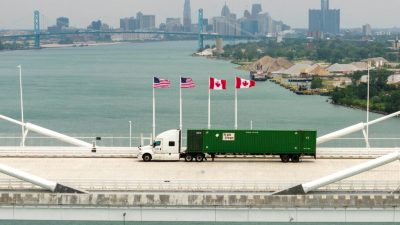 США вводят 50-процентные пошлины на некоторые канадские товары после срыва торговых переговоров в последнюю минуту