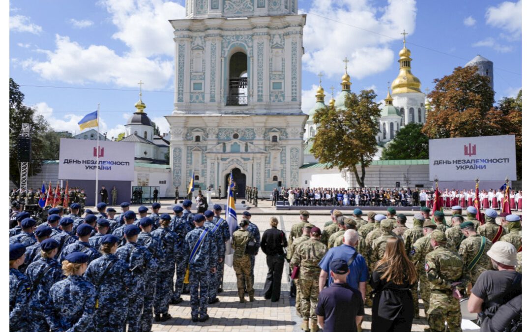 Украина хочет мира, но не сдастся, заявил Зеленский