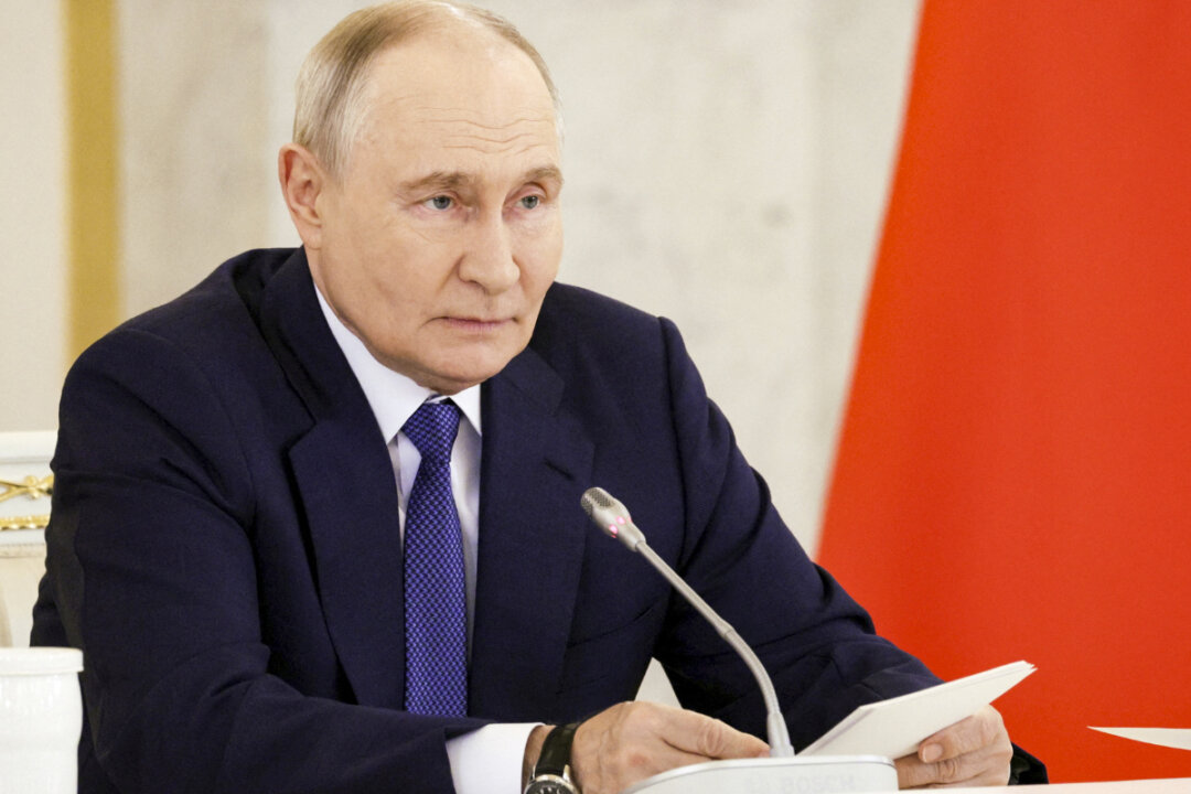 Президент России Владимир Путин председательствует на заседании Совета по стратегическому развитию и национальным проектам в Кремле в Москве, 19 августа 2026 года. (Sputnik/Гавриил Григорьев/Pool via Reuters) | Epoch Times Media