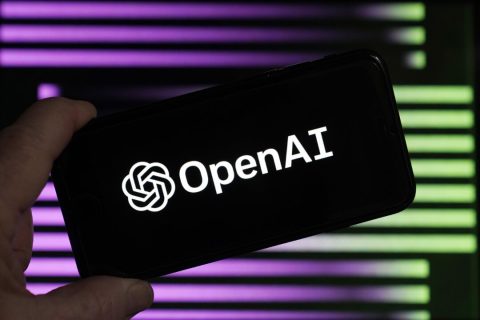Логотип компании OpenAI, разработчика ChatGPT, показан на мобильном телефоне 31 января 2023 года. (Фото AP/Ричард Дрю) | Epoch Times Media