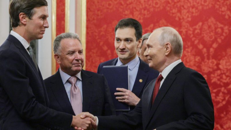 Путин встретился с посланниками США, в то время как Россия приостановила удары по Киеву на 72 часа
