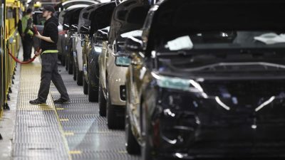 Британский автопроизводитель Jaguar Land Rover сокращает 4000 рабочих мест