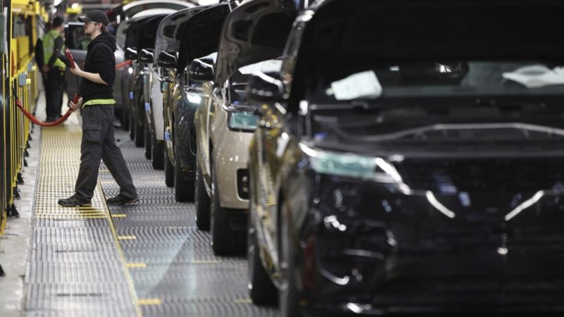 Британский автопроизводитель Jaguar Land Rover сокращает 4000 рабочих мест