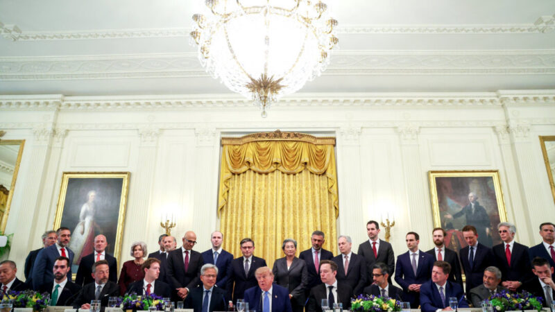 Трамп и лидеры отрасли подписали добровольное соглашение о стандартах искусственного интеллекта