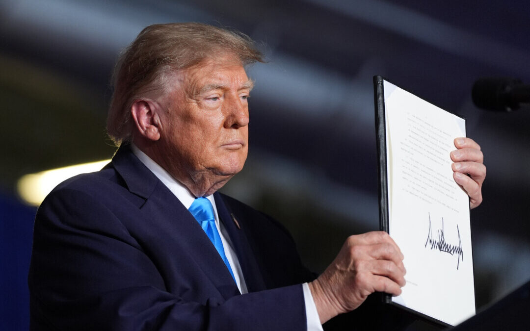 Указ Трампа разрешает использование дизельного топлива, окрашенного в красный цвет, на дорогах общего пользования: что нужно знать